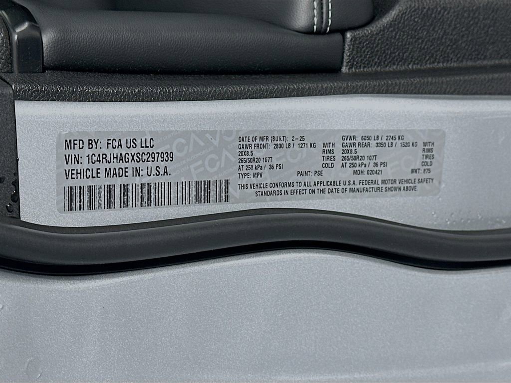 Used 2025 Jeep Grand Cherokee Altitude AWD/4WD image 35