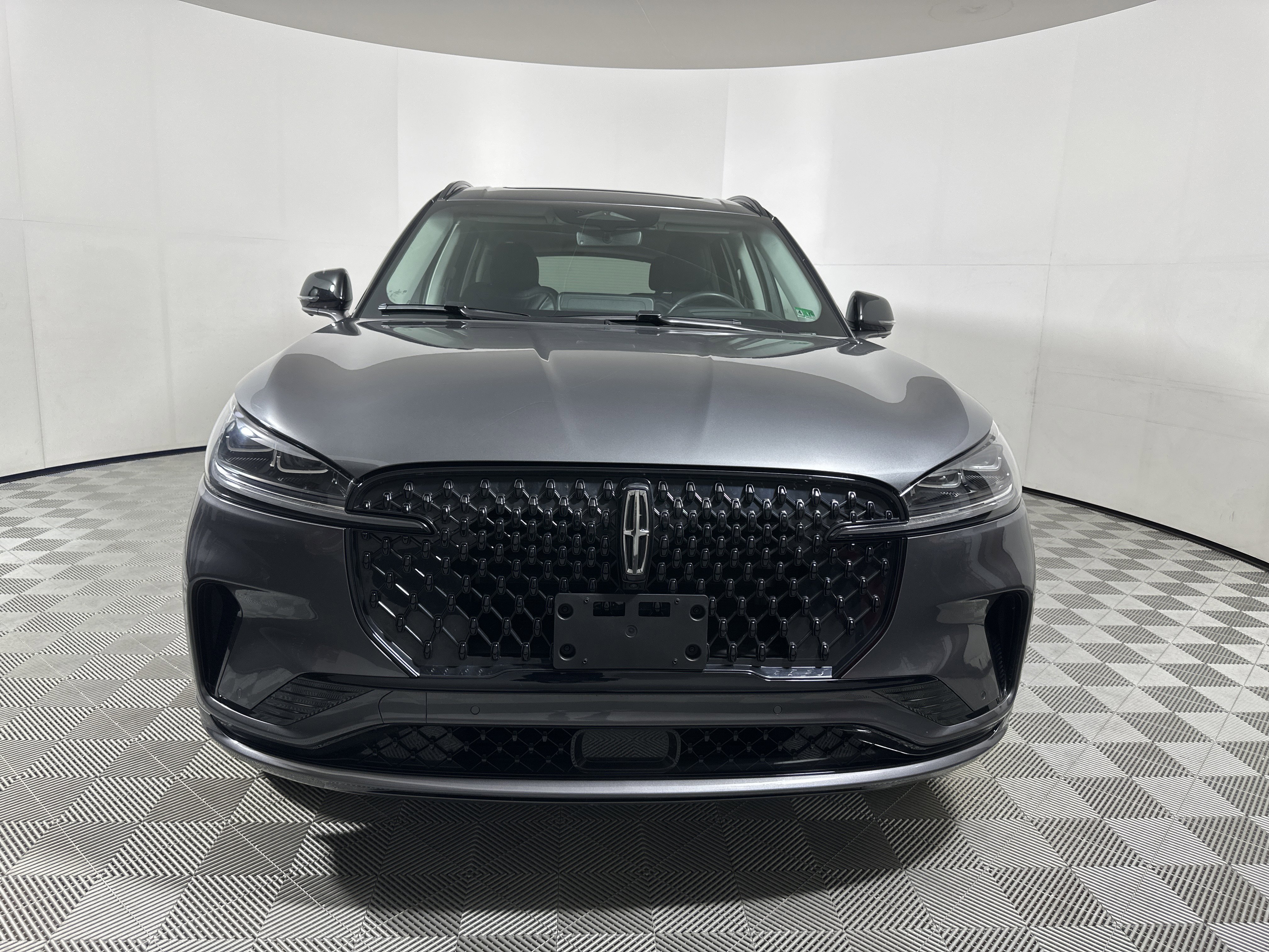 Used 2025 Lincoln Aviator Reserve w/ Equipment Group 201A image 2