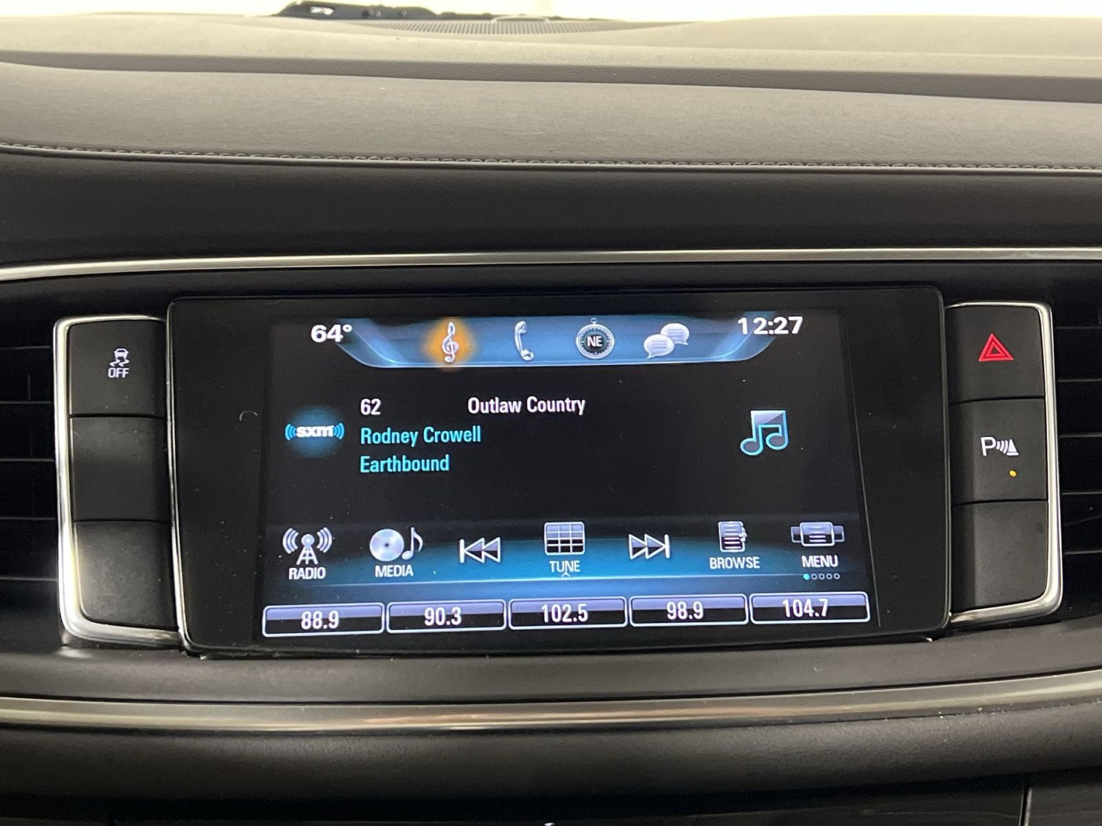 Used 2018 Buick Enclave Essence FWD image 18