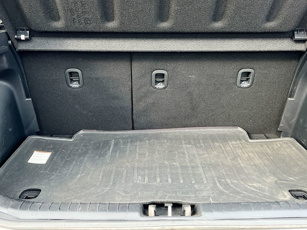 Used 2023 Hyundai Venue Limited image 24