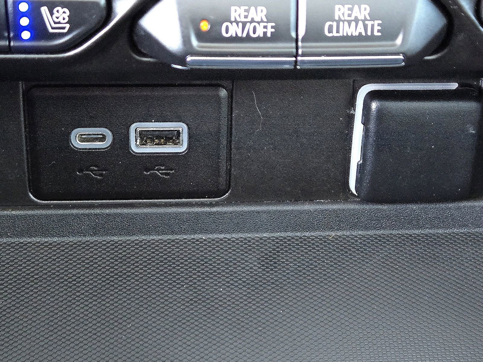 Used 2022 GMC Yukon SLT w/ SLT Luxury Package image 20