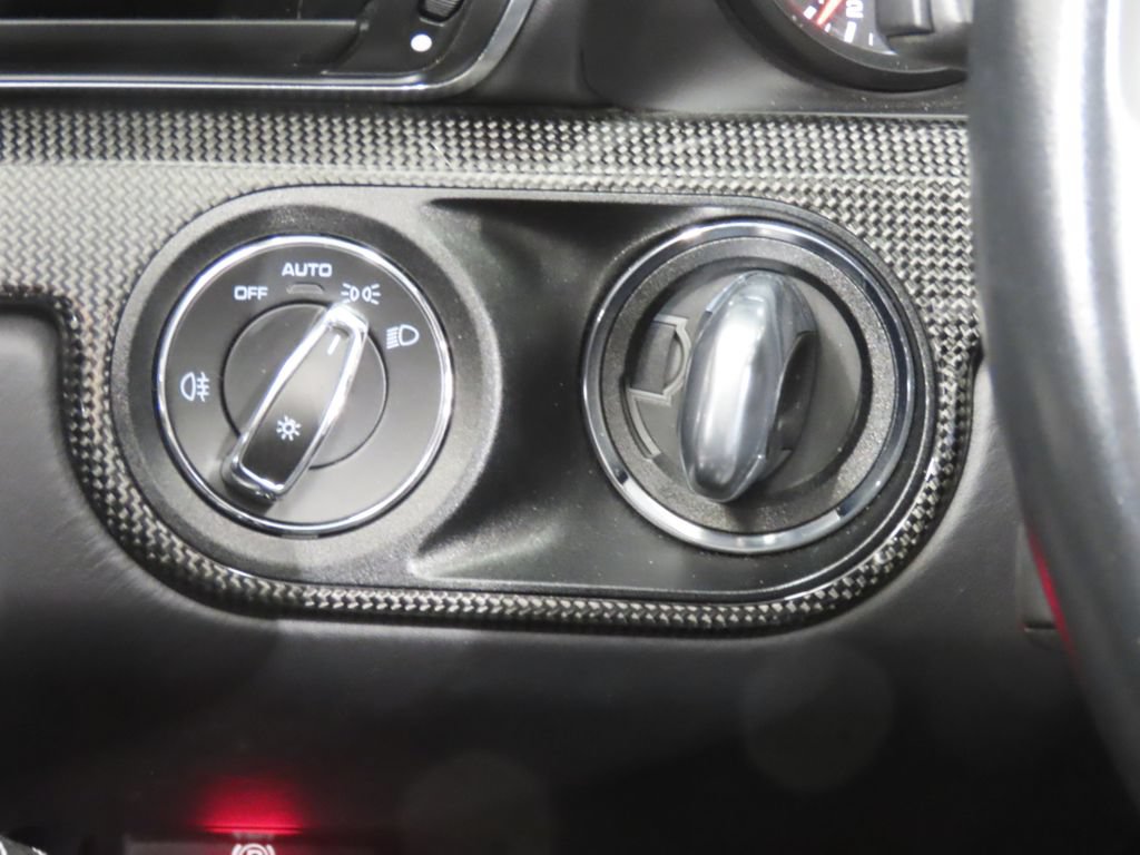 Certified 2019 Porsche 911 Turbo S AWD/4WD image 31