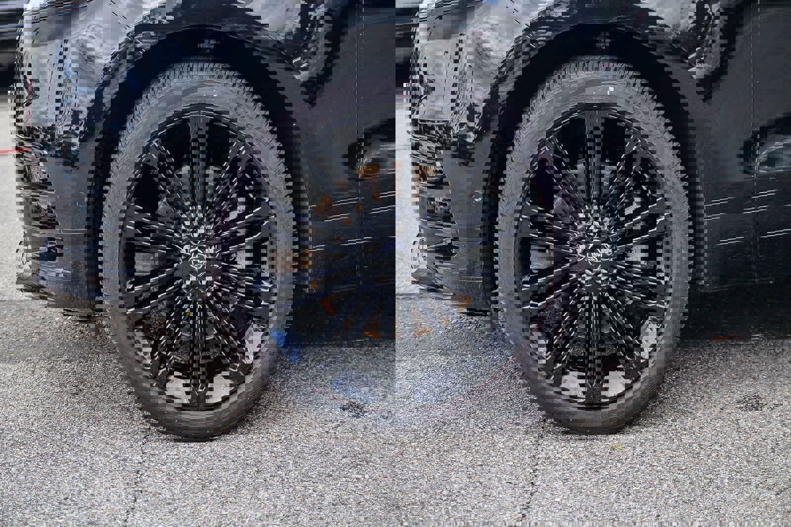 Used 2025 Land Rover Range Rover Velar Dynamic SE image 9