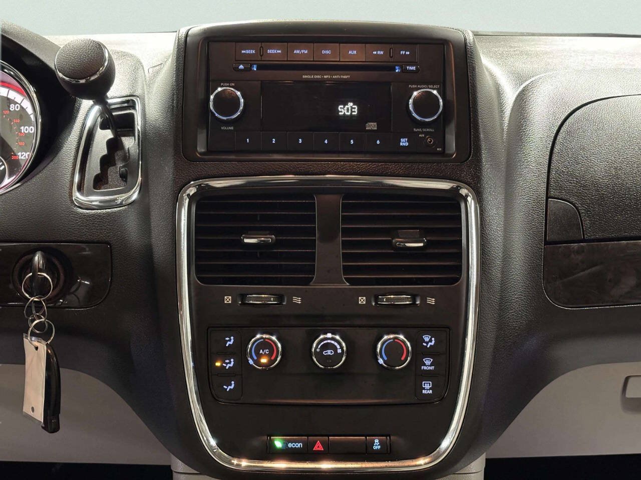 Used 2016 Dodge Grand Caravan American Value Package FWD image 23