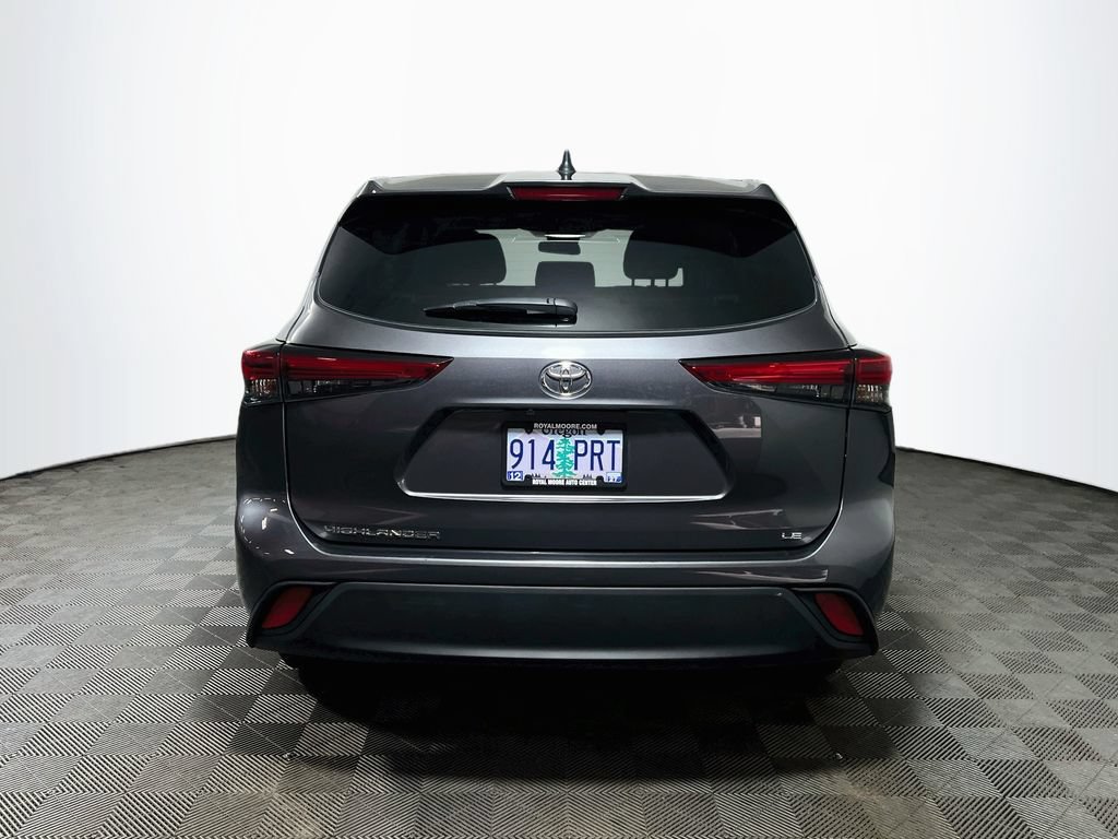 Used 2023 Toyota Highlander LE FWD image 6