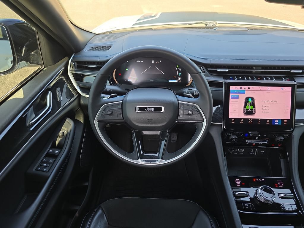 Used 2022 Jeep Grand Cherokee Trailhawk w/ Luxury Tech Group III AWD/4WD image 14