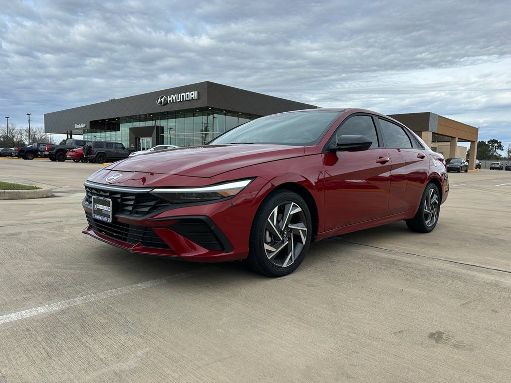 Used 2025 Hyundai Elantra Sport image 1