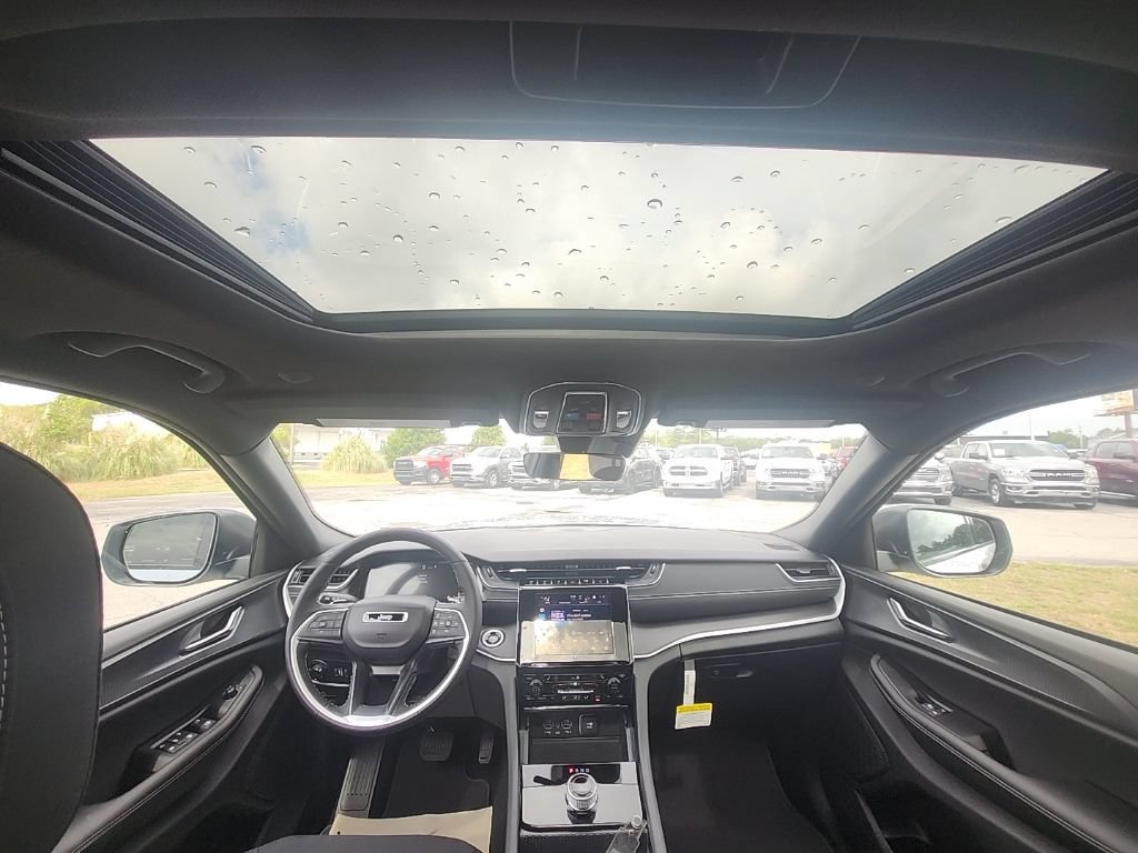 New 2026 Jeep Grand Cherokee Laredo X RWD image 4