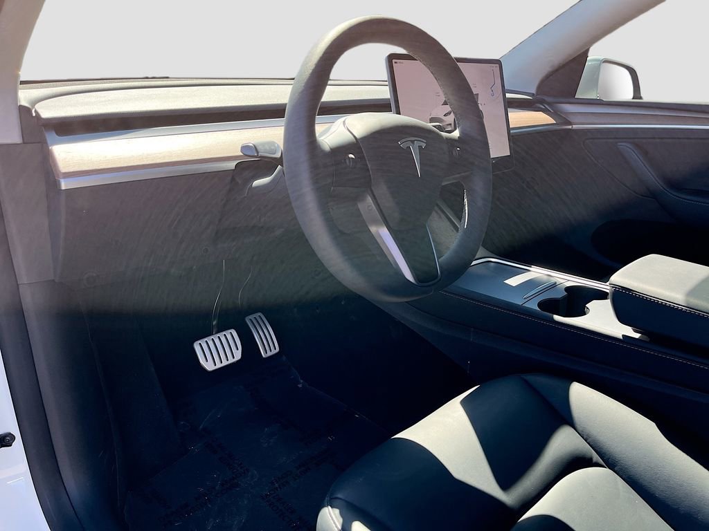 Used 2024 Tesla Model Y Performance image 9
