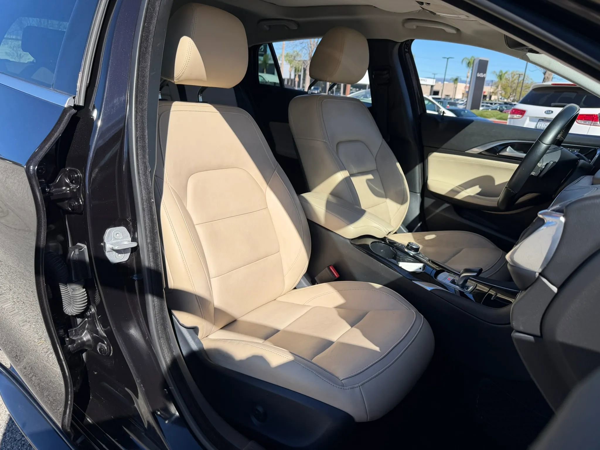 Used 2017 INFINITI QX30 Premium w/ Navigation Package image 22