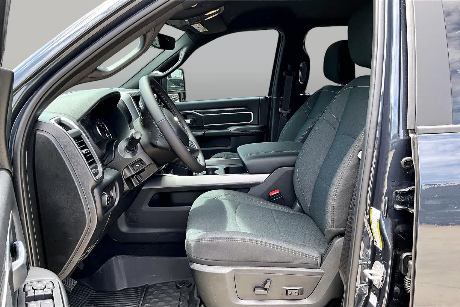 New 2026 RAM 3500 Big Horn AWD/4WD image 10