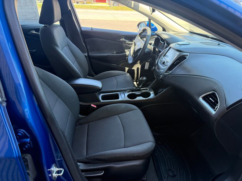 Used 2018 Chevrolet Cruze LT FWD image 15