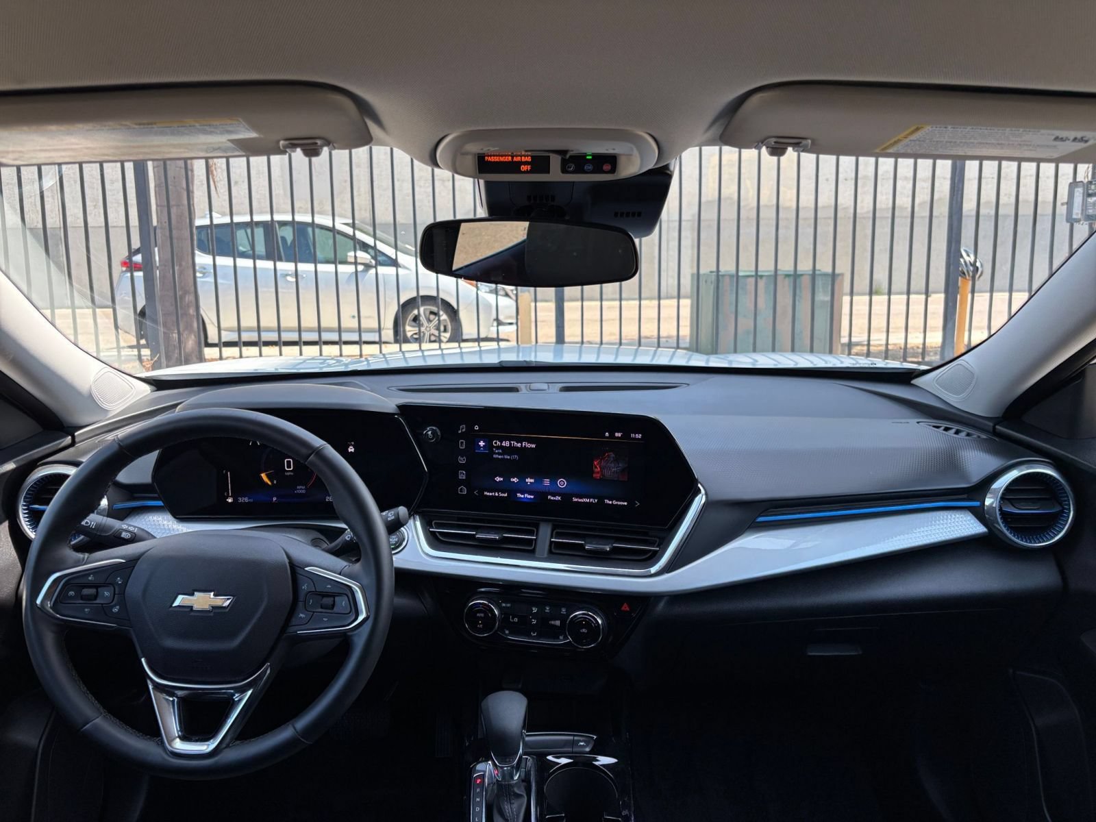Used 2025 Chevrolet Trax LT w/ LT Convenience Package FWD image 31