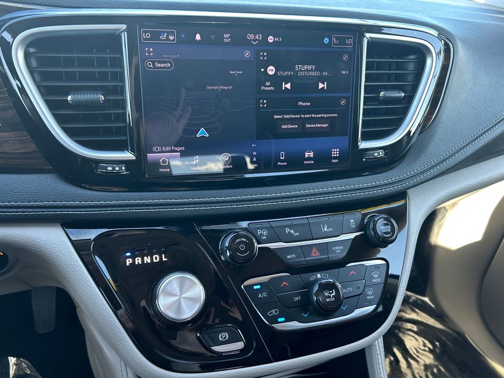 Used 2022 Chrysler Pacifica Limited w/ Uconnect Theater Family Group FWD image 12