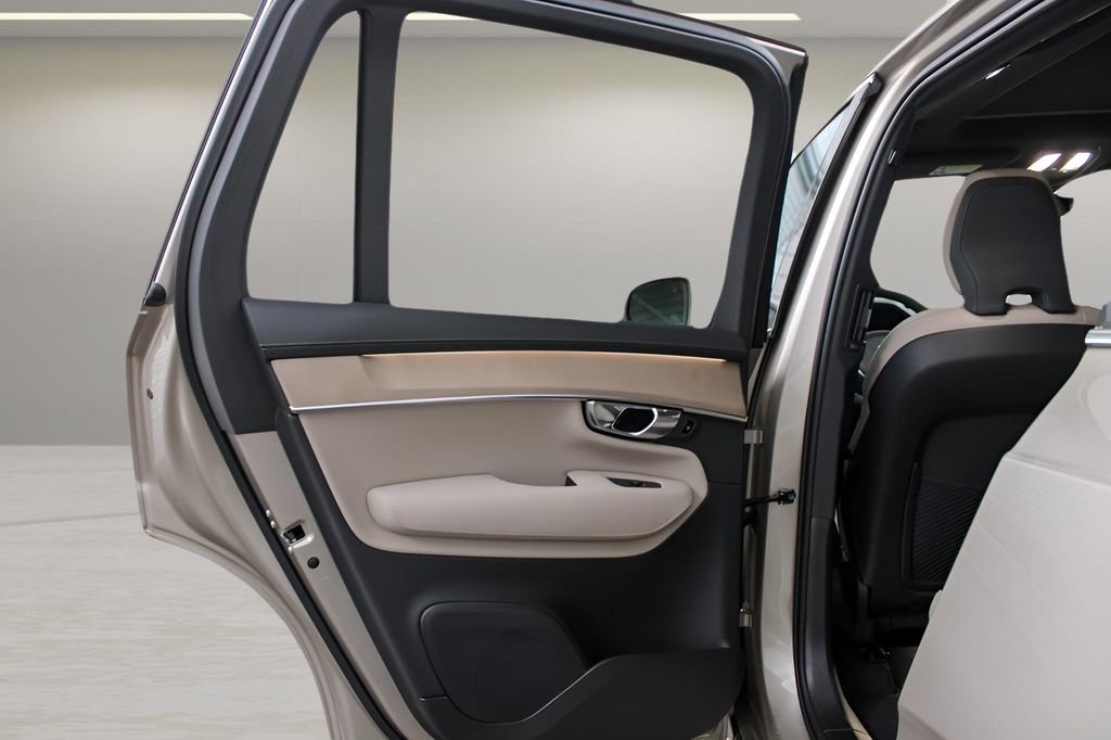 New 2026 Volvo XC90 B6 Core image 28