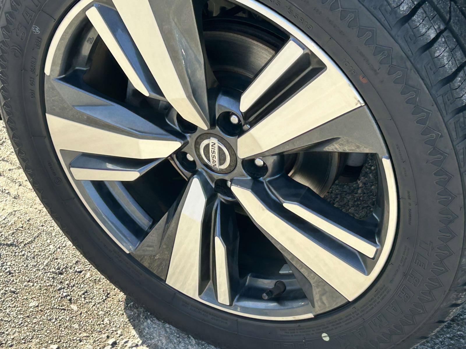 Used 2021 Nissan Rogue SL w/ Premium Package image 9