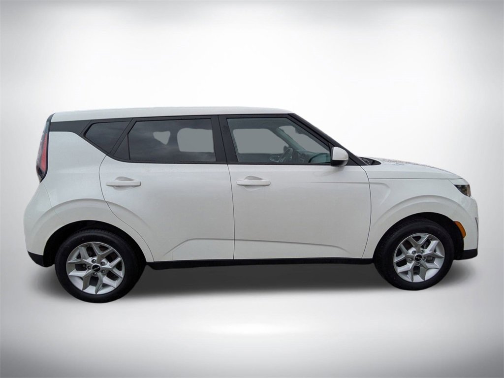 Used 2024 Kia Soul LX w/ Option Group 015 image 2