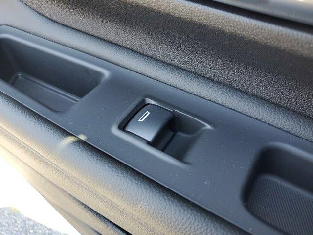 Used 2024 GMC Terrain SLE AWD/4WD image 13