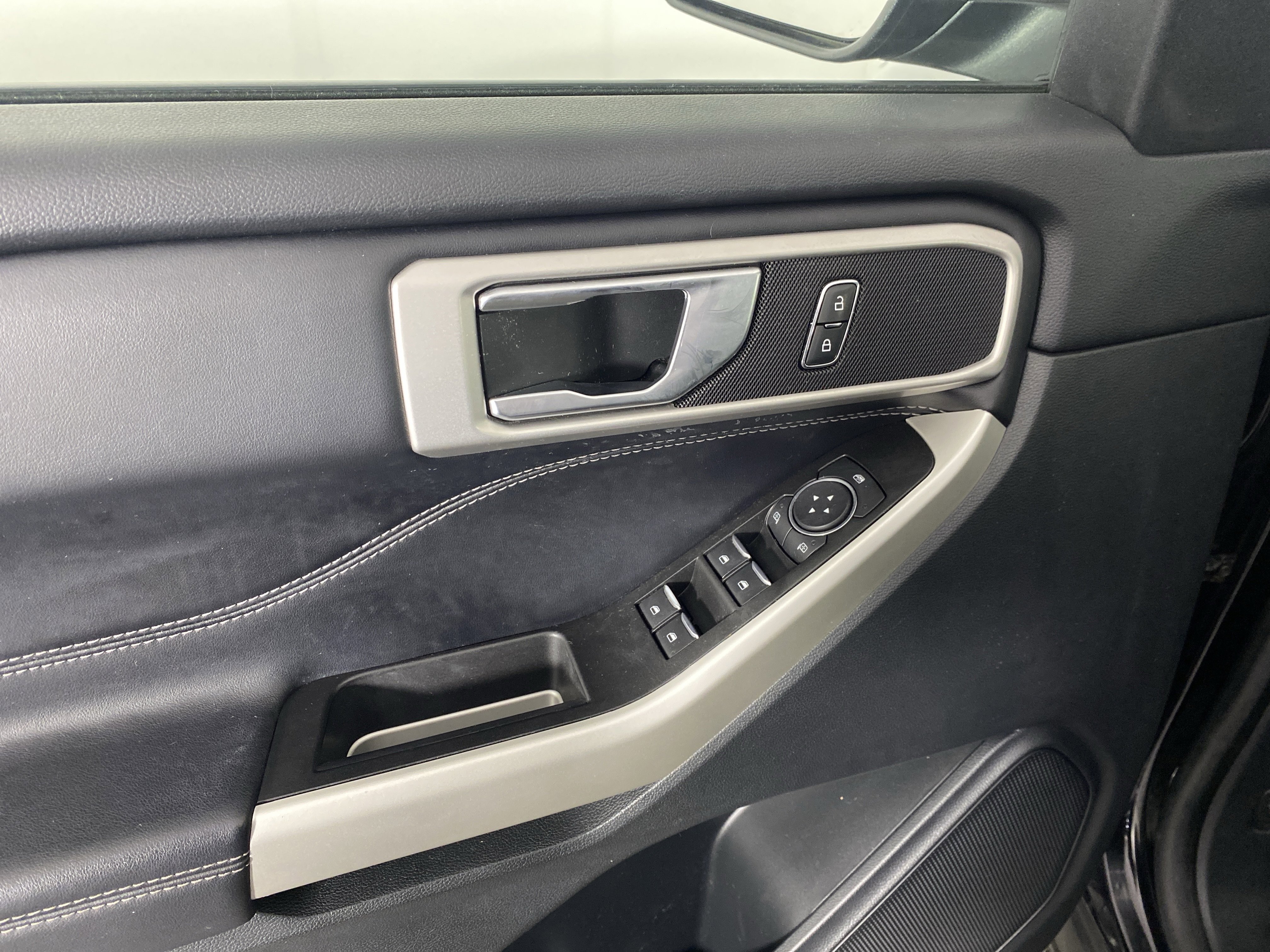 Used 2021 Ford Explorer XLT w/ Equipment Group 202A image 15