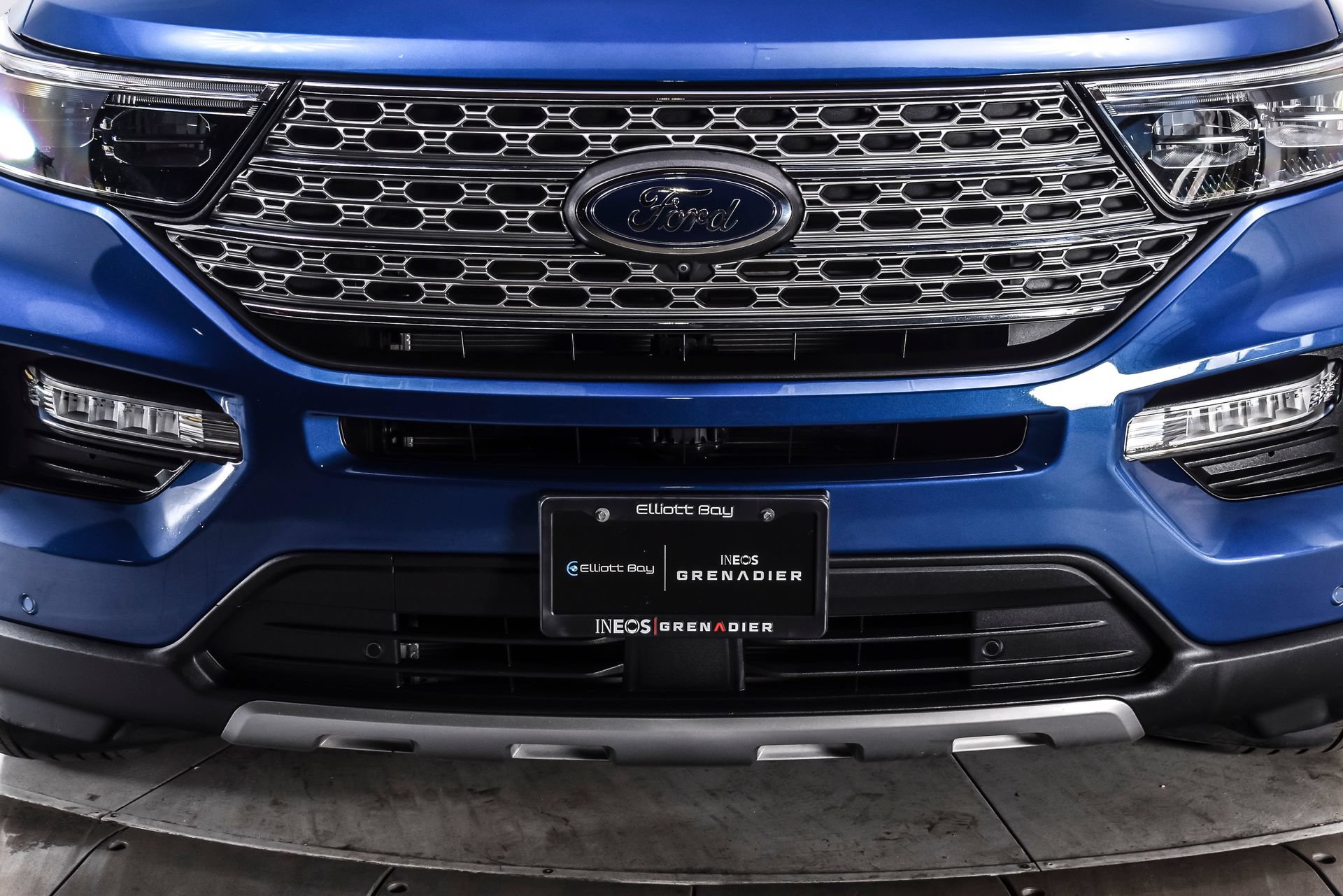 Used 2023 Ford Explorer Limited AWD/4WD image 9