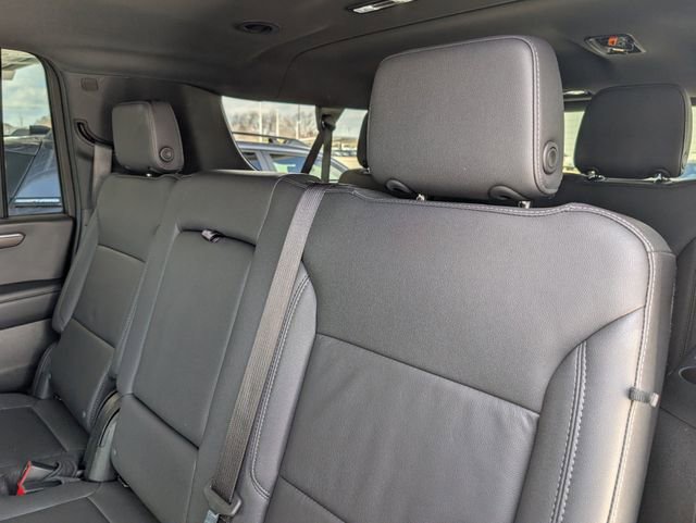 Used 2025 Chevrolet Suburban Z71 image 28