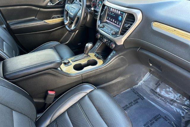 Used 2018 GMC Acadia Denali w/ Technology Package FWD image 17