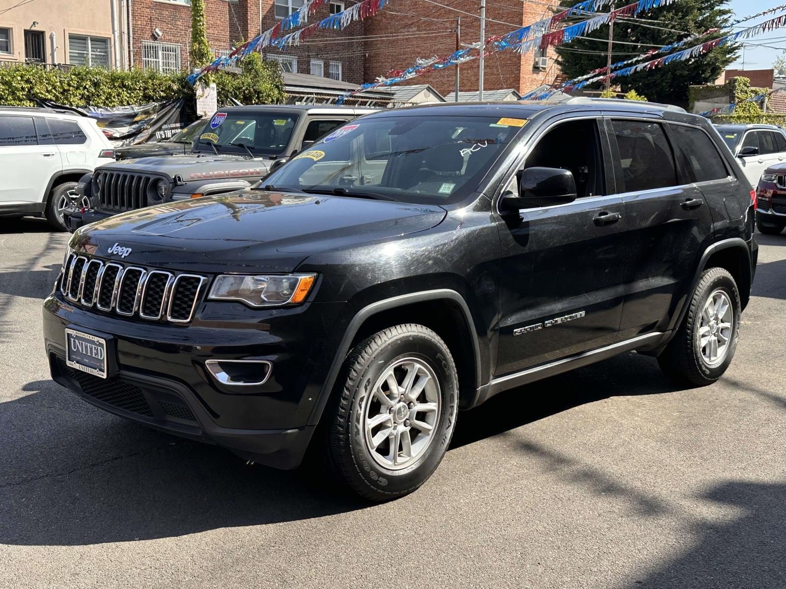 Used 2019 Jeep Grand Cherokee Laredo AWD/4WD image 8