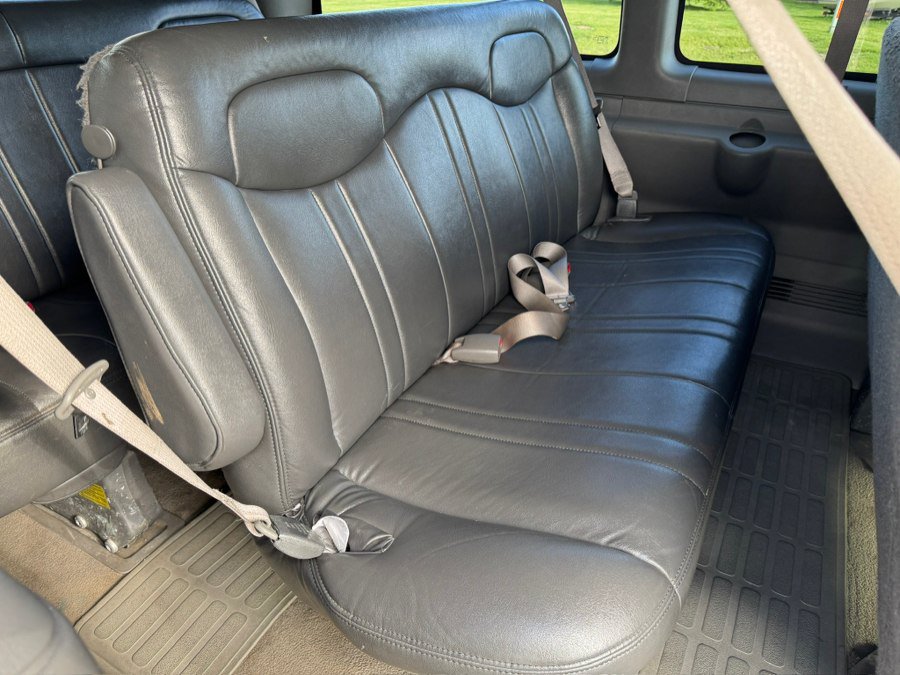 Used 2005 Chevrolet Express 3500 Passenger w/ LS Preferred Equipment Group RWD image 25