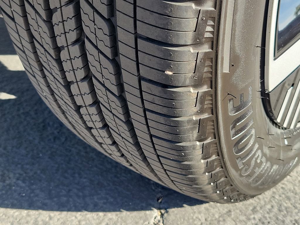 Used 2025 Nissan Kicks SV image 26