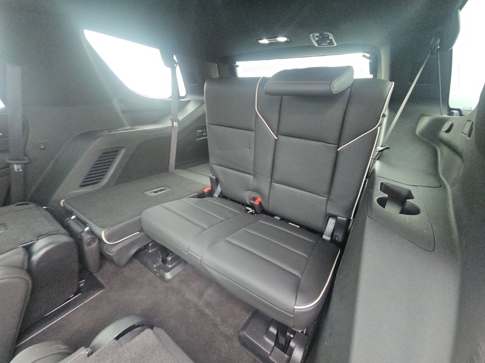 Used 2022 Cadillac Escalade Premium Luxury AWD/4WD image 14