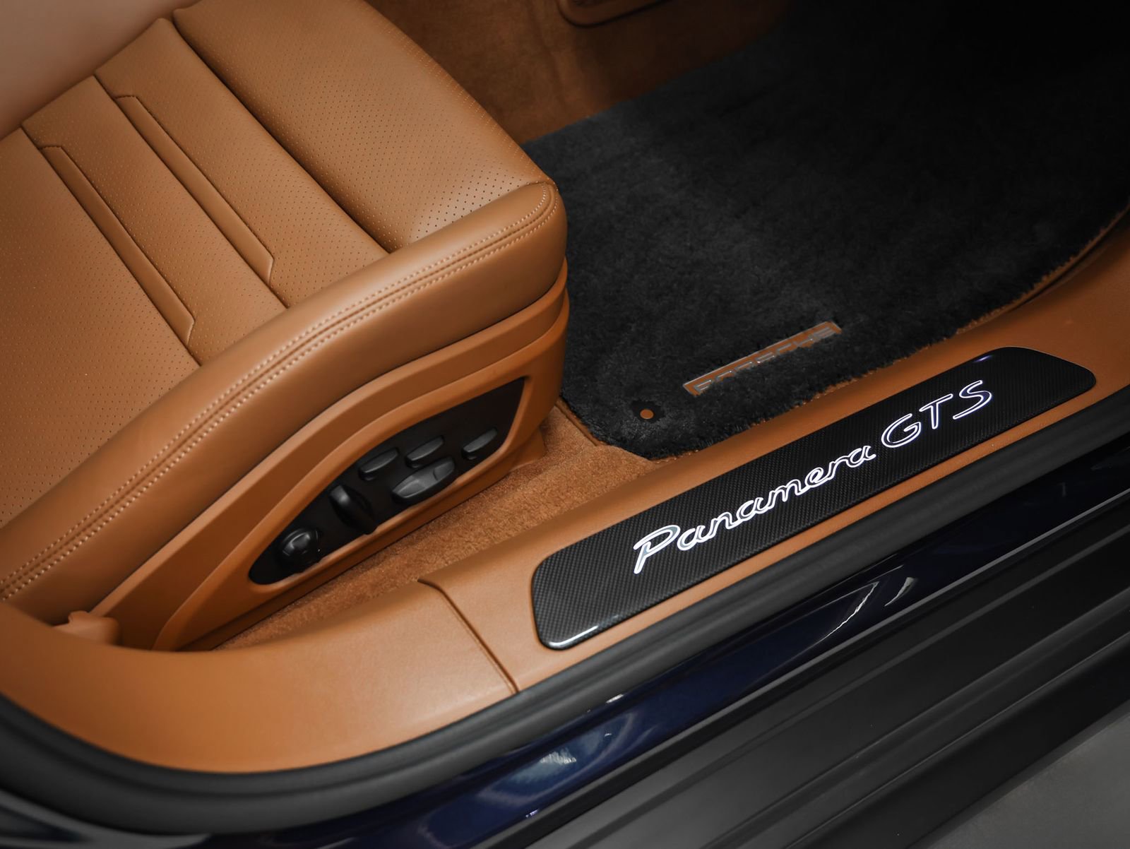 Used 2023 Porsche Panamera GTS image 25