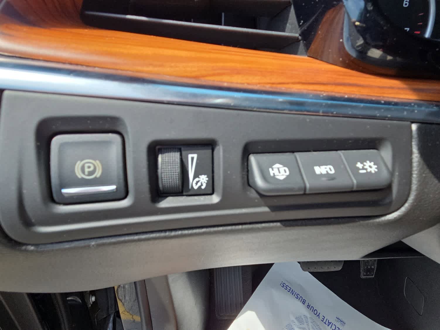 Used 2017 Cadillac XT5 Platinum image 23
