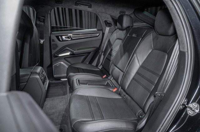 Used 2022 Porsche Cayenne Turbo image 10