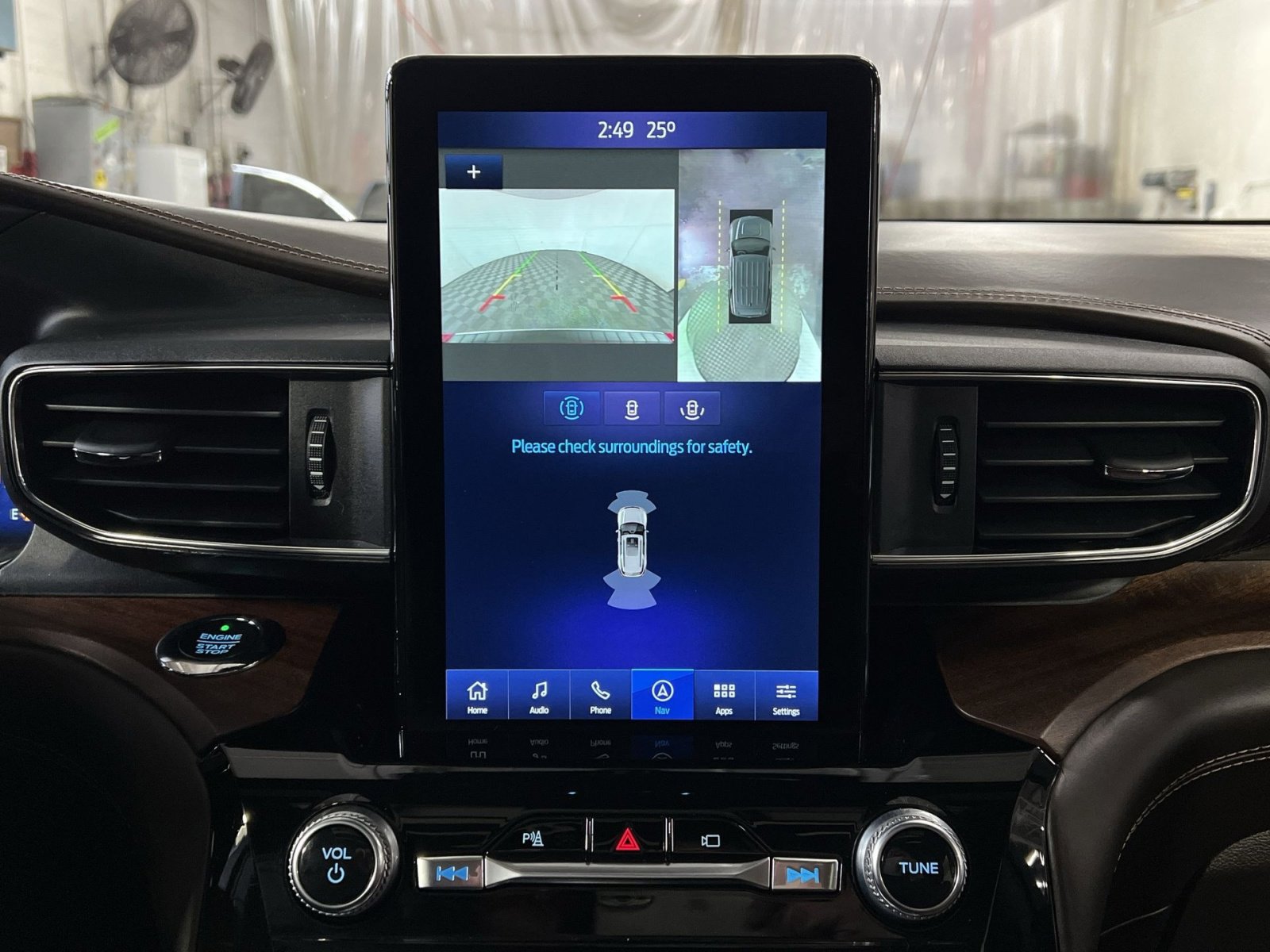 Used 2021 Ford Explorer King Ranch w/ Premium Technology Package image 19