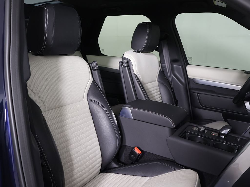 Used 2021 Land Rover Discovery S R-Dynamic image 32
