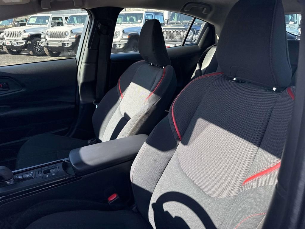 Used 2024 Toyota Prius Prime SE image 19