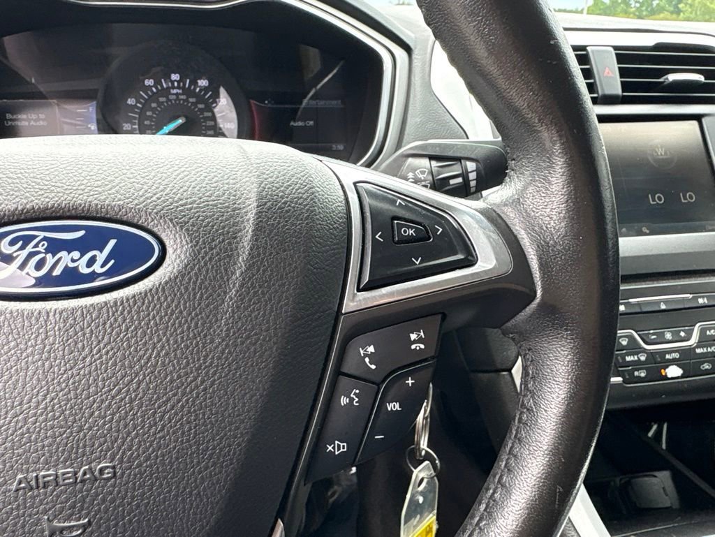 Used 2016 Ford Fusion SE FWD image 23