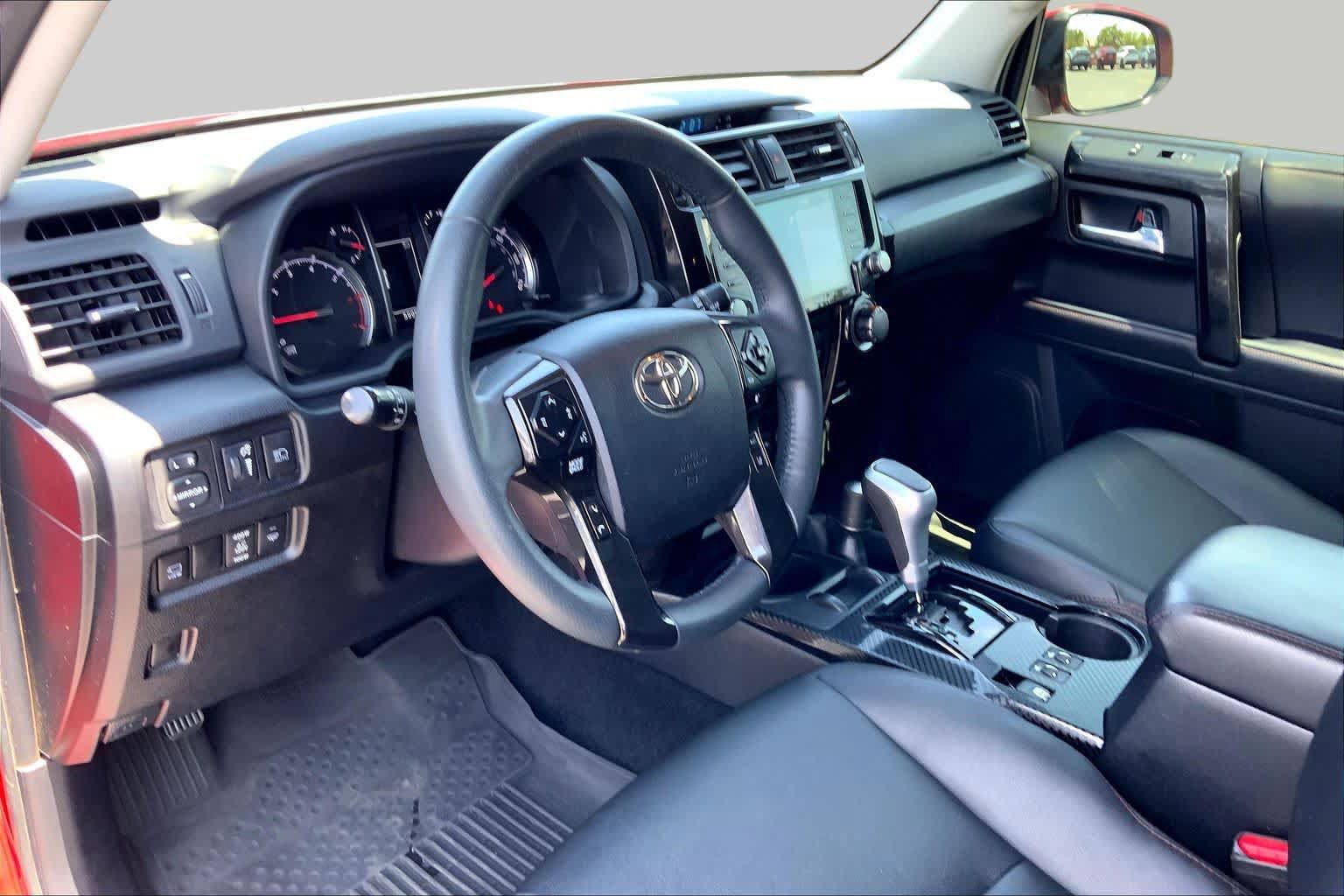 Used 2022 Toyota 4Runner TRD Off-Road Premium AWD/4WD image 18