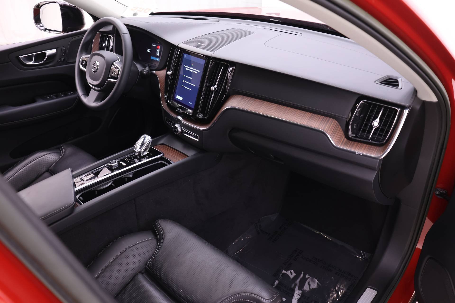 Certified 2023 Volvo XC60 B5 Ultimate w/ Protection Package Premier image 23