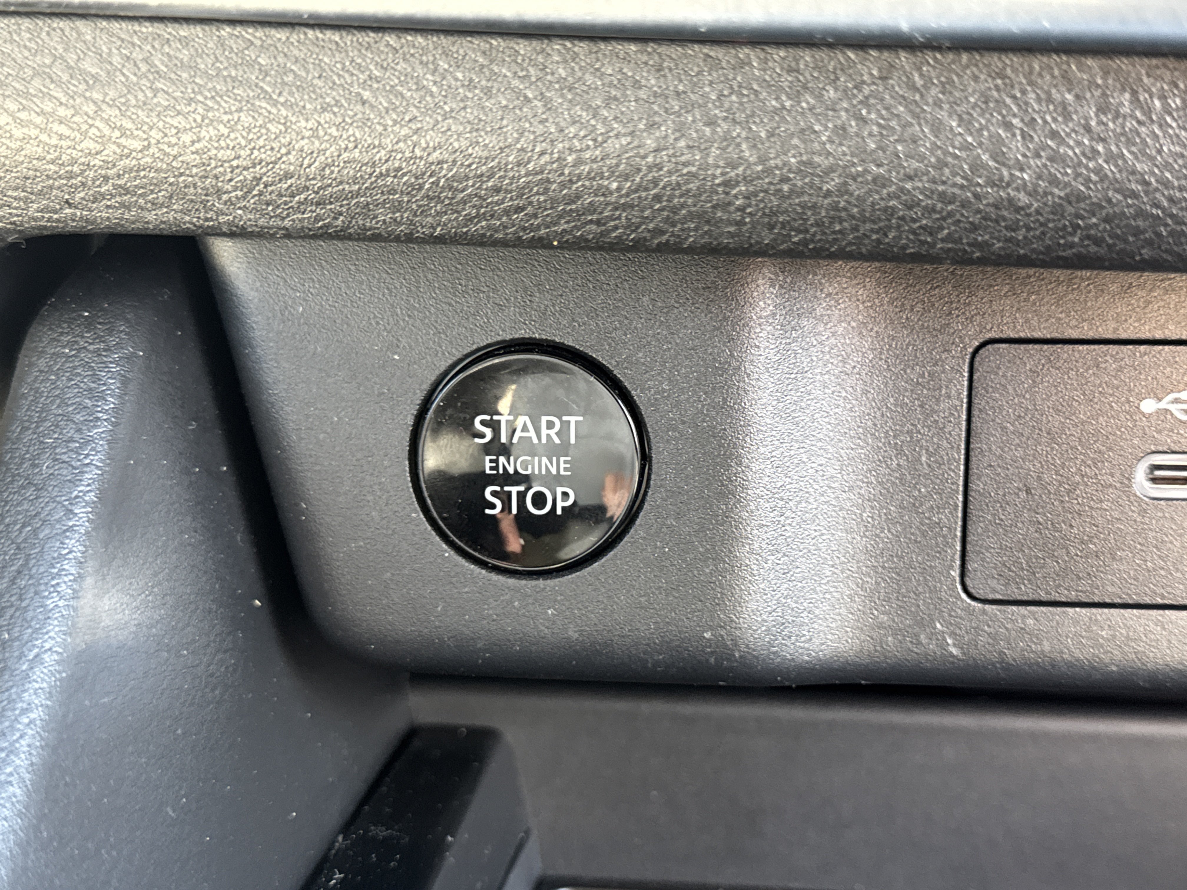 Used 2024 Nissan Rogue SV w/ SV Premium Package AWD/4WD image 8