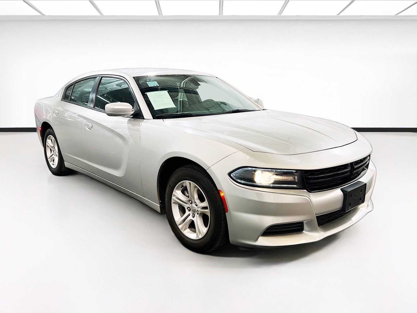 Used 2021 Dodge Charger SXT w/ Leather Interior Group image 3
