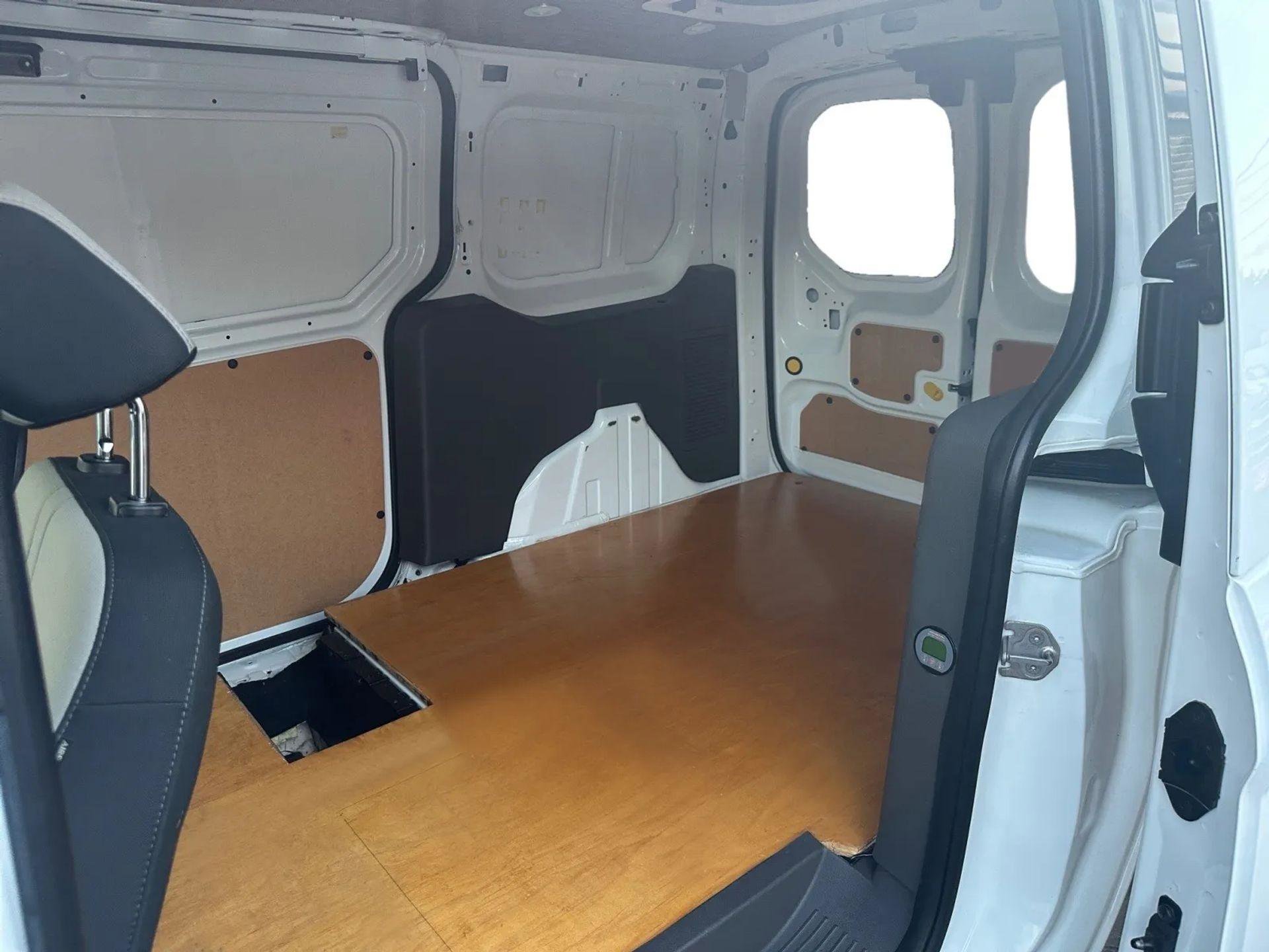 Used 2019 Ford Transit Connect XLT image 18