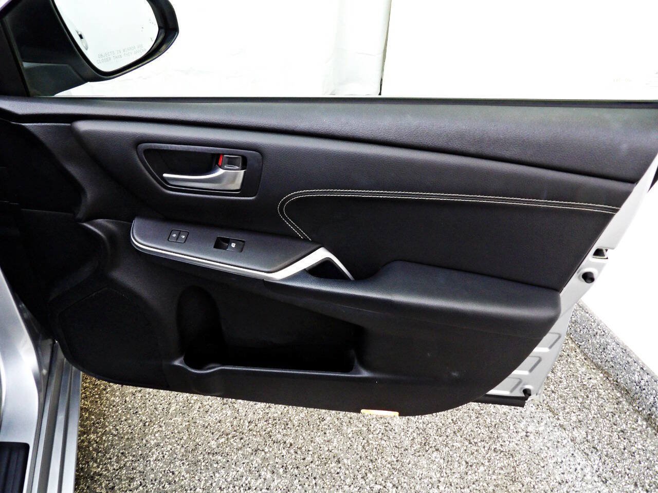 Used 2015 Toyota Camry XLE w/ Moonroof Package FWD image 11