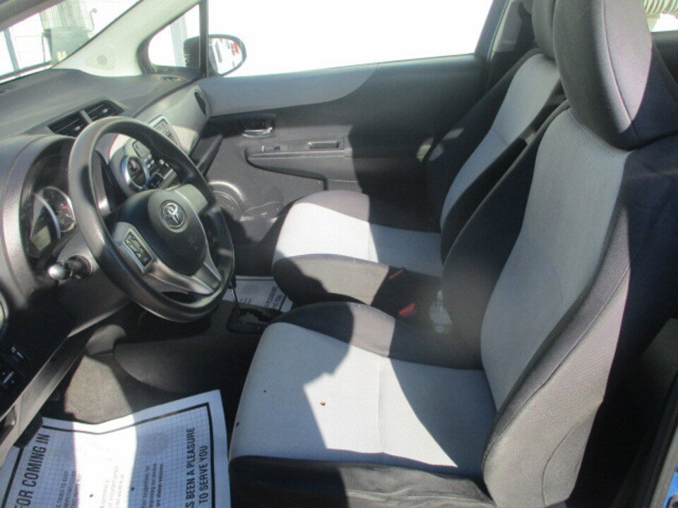 Used 2014 Toyota Yaris LE image 13