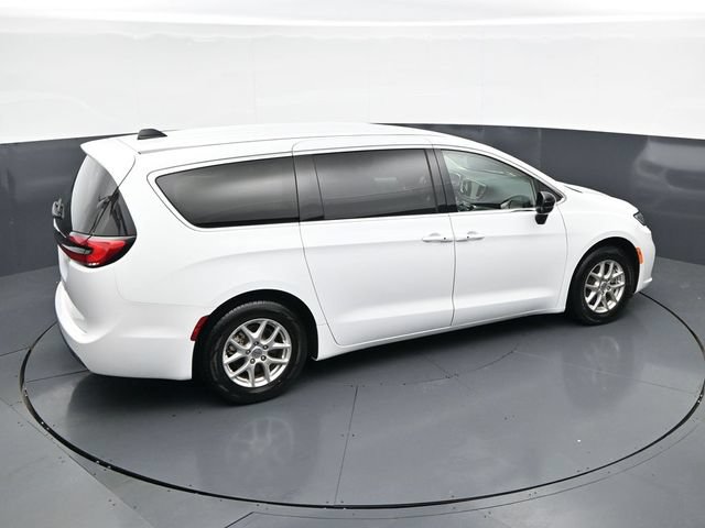 Used 2024 Chrysler Pacifica Touring-L FWD image 33