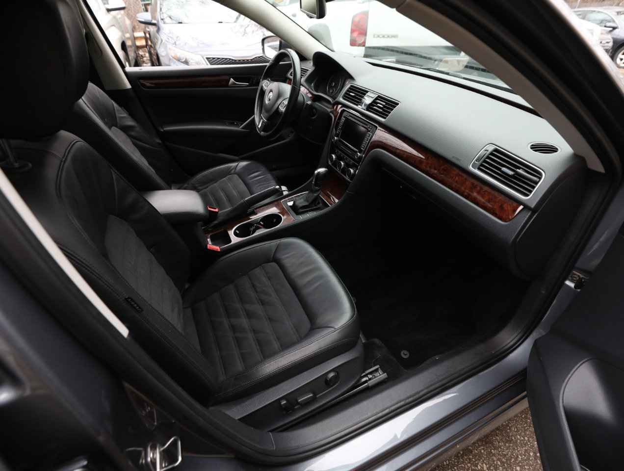 Used 2013 Volkswagen Passat TDI SEL Premium image 10