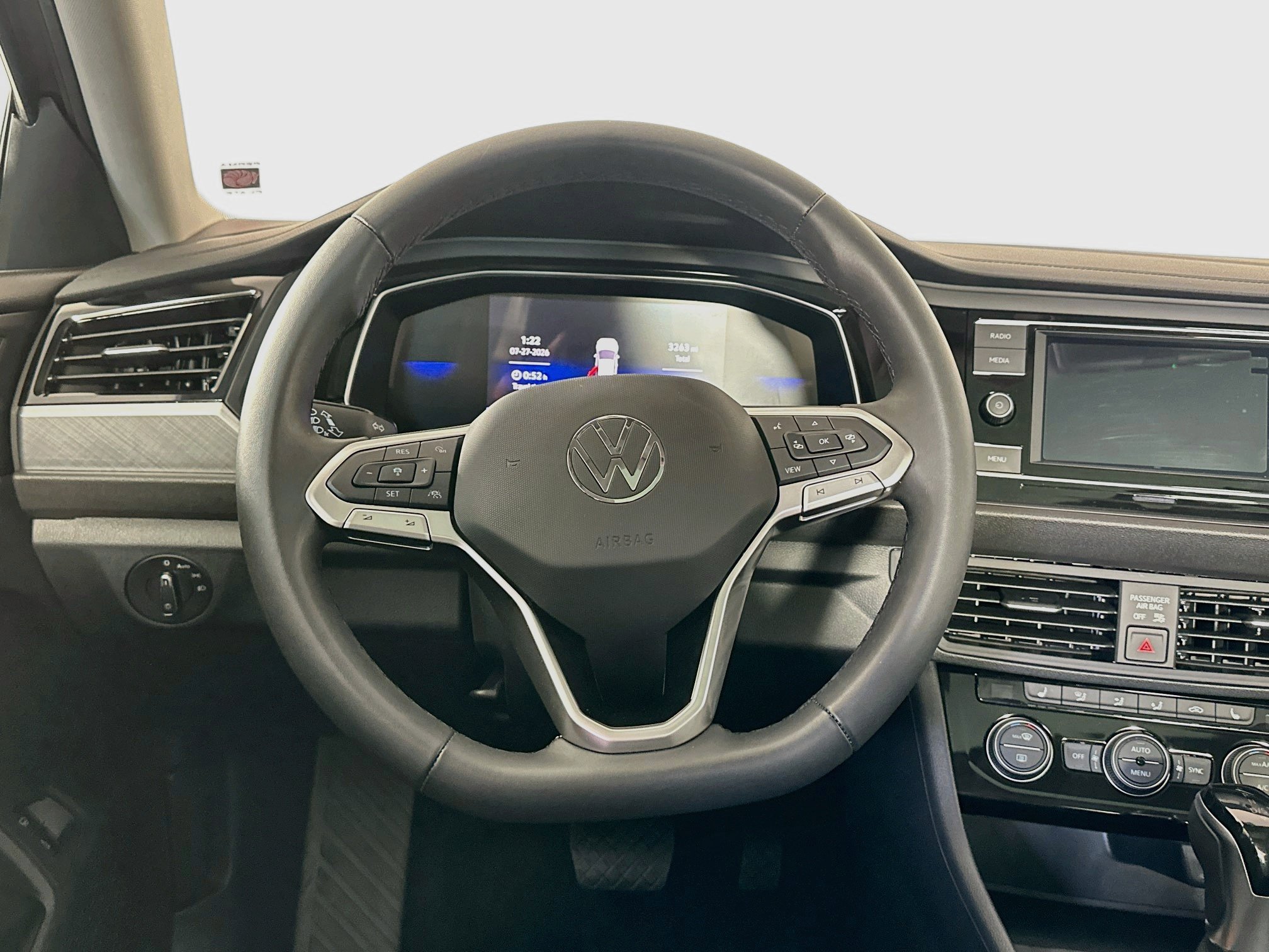 Used 2024 Volkswagen Jetta SE w/ Panoramic Sunroof Package FWD image 18