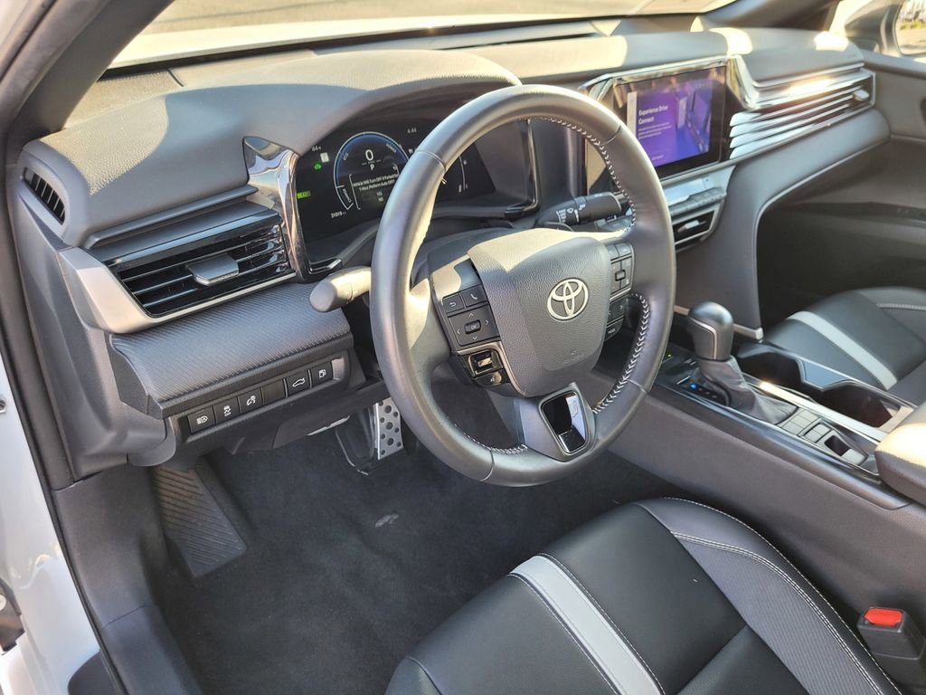 Used 2025 Toyota Camry SE image 13