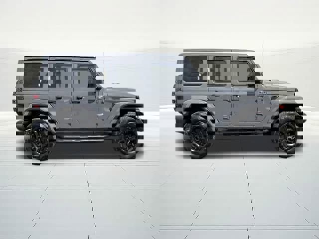 Used 2020 Jeep Wrangler Unlimited Sahara image 2