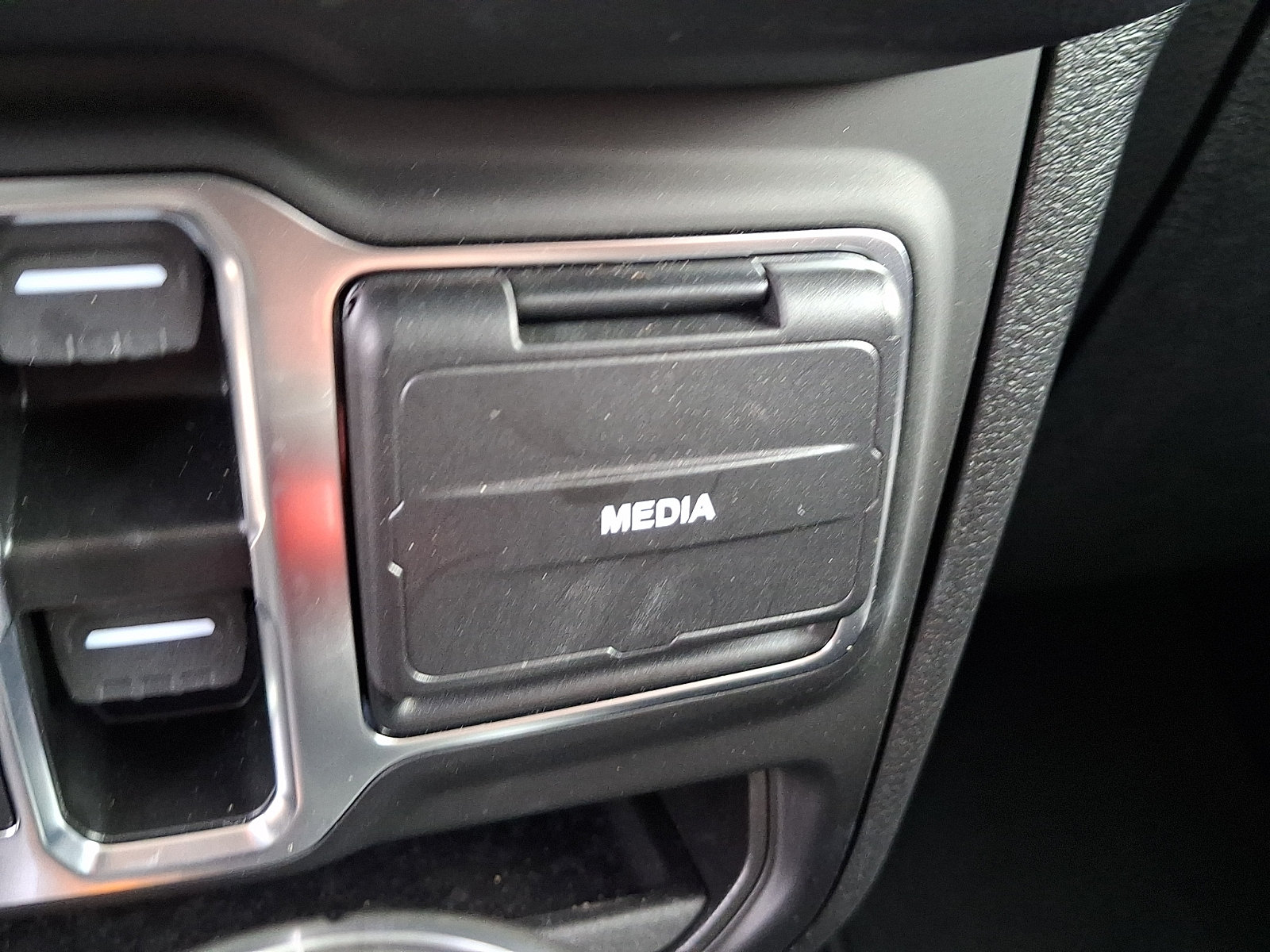 Used 2025 Jeep Gladiator Sport AWD/4WD image 24